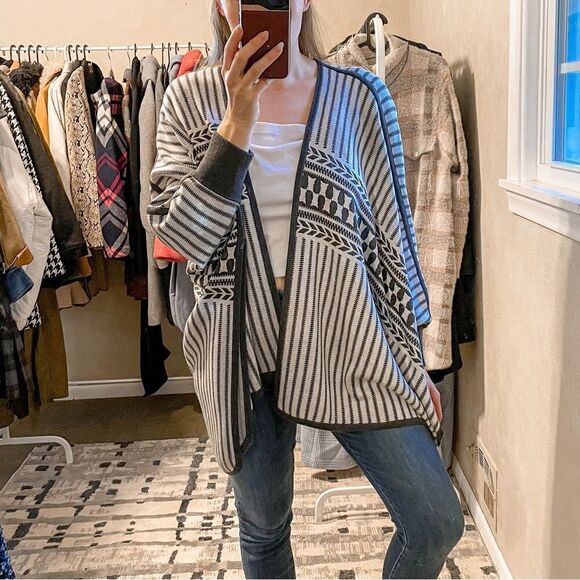 Kit and Ace Solstice Poncho One Size - Picture 11 of 11